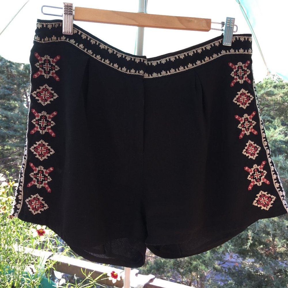 Boho embroidered shorts